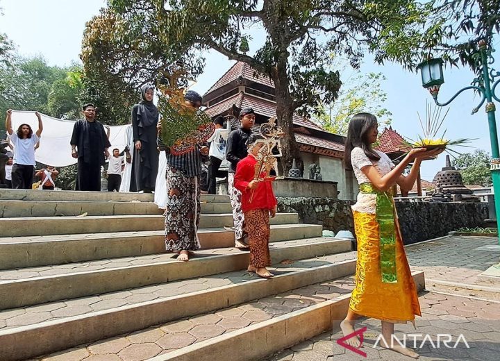17kritik-hastabrata-wihara-mendut-1