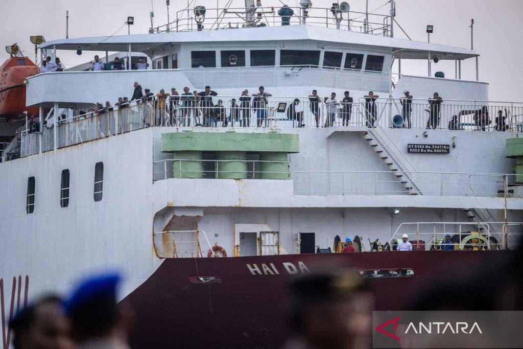 Evakuasi-korban-kapal-motor-penumpang-Virgo-Transport-8-di-Banjarmasin-130926-Bay-9_1