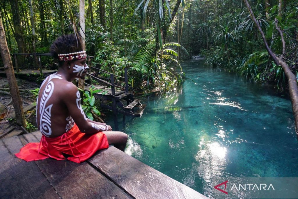Wisata-kali-biru-Raja-Ampat-OM-191025-02