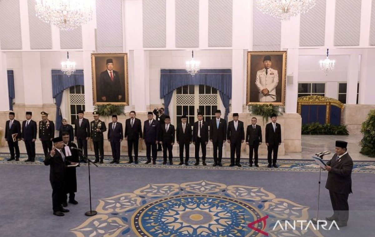 prabowo-lantik-suahasil-sebagai-menkeu-140926-app-2