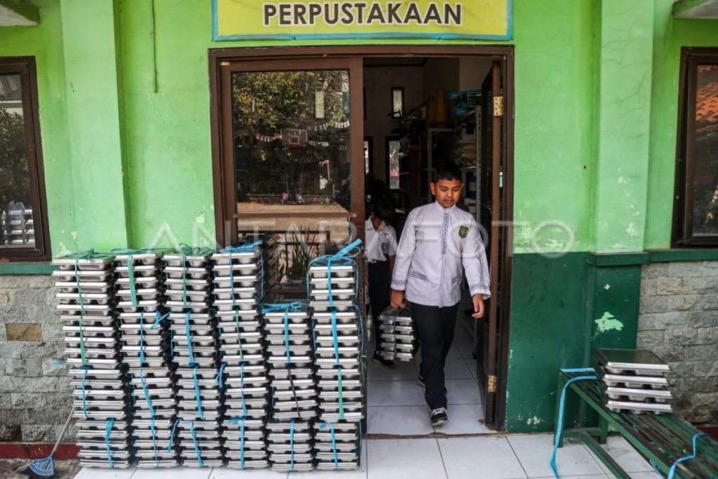 target-jumlah-penerima-manfaat-mbg-pada-2027-1p8bx-dom
